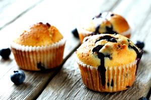 Quantas calorias em 1 İnteiro, Normal (57,0 G) Muffin de mirtilo?