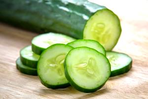 Quantas calorias em 1 Lb Pepino (com Casca)?