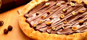 Quantas calorias em 1 Média (33 Cm De Diâmetro) Pizza de Chocolate?