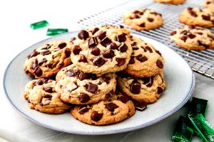 Quantas calorias em 1 Média (Aprox 5 Cm De Diâmetro) Cookie com Pepitas de Chocolate?