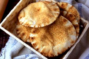 Quantas calorias em 1 Médio (13,5 Cm De Diâmetro) Pão Pita Torrado?