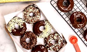 Quantas calorias em 1 Médio (8,5 Cm De Diâmetro) Donuts (Simples)?