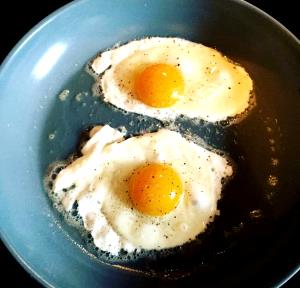 Quantas calorias em 1 Médio Ovo Frito sem Gordura?