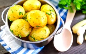 Quantas calorias em 1 Oz Batata Inglesa Cozida?