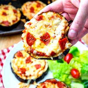 Quantas calorias em 1 Oz Berinjela com Queijo e Molho de Tomate?