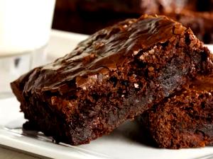 Quantas calorias em 1 Oz Brownie com Baixo Teor de Gordura?