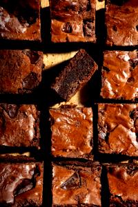 Quantas calorias em 1 Oz Brownie com Cobertura Glacé?