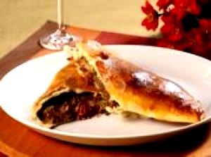 Quantas calorias em 1 Oz Calzone com Carne e Queijo?