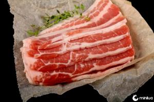 Quantas calorias em 1 Oz, Cru (Produto Após Cozinhado) Bacon?