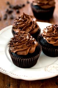 Quantas calorias em 1 Oz Cupcake de Chocolate?