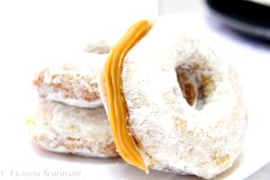 Quantas calorias em 1 Oz Donuts com Açúcar?