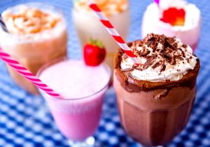 Quantas calorias em 1 Oz Milk Shake Espesso de Baunilha?