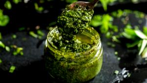 Quantas calorias em 1 Oz Molho Pesto?