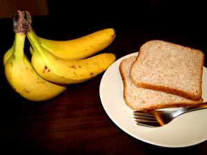 Quantas calorias em 1 Oz Pão de Banana (com Margarina)?