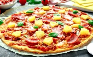 Quantas calorias em 1 Oz Pizza com Carne e Fruta?