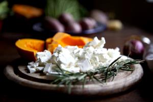 Quantas calorias em 1 Oz Queijo Feta?