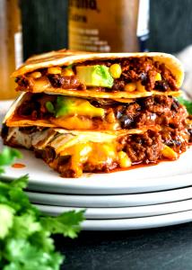 Quantas calorias em 1 Oz Quesadilla com Carne de Aves e Queijo?