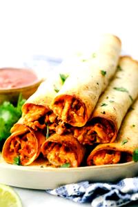 Quantas calorias em 1 Oz Taquitos com Frango?