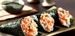 Quantas calorias em 1 Oz Temaki de Salmão?