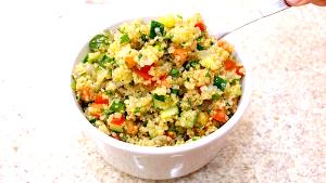 Quantas calorias em 1 pacote (110 g) Salada de Quinoa?