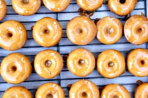 Quantas calorias em 1 Pauzinho Donuts (Simples)?
