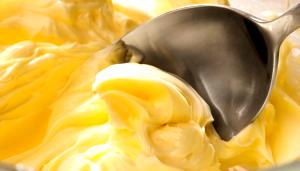 Quantas calorias em 1 Pauzinho Mistura de Manteiga e Margarina (60% Óleo de Milho e 40% Manteiga)?