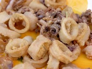 Quantas calorias em 1 Pedaço Calamari Frito?