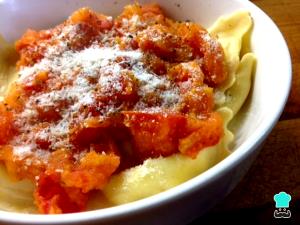 Quantas calorias em 1 Pedaço Ravioli com Molho de Tomate?