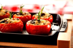 Quantas calorias em 1 Pedaço Tomate Recheado?