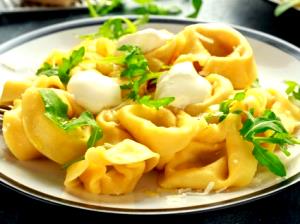 Quantas calorias em 1 Pedaço Tortellini com Recheio de Queijo?