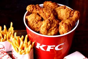 Quantas calorias em 1 Pedaço (140,0 G) Peito de frango crocante, Kentucky Fried Chicken (KFC)?