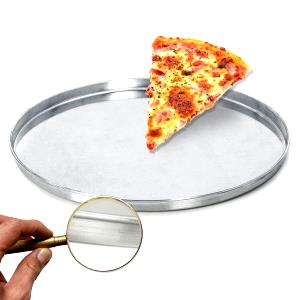 Quantas calorias em 1 Pequena (20 Cm De Diâmetro) Pizza com Carne?