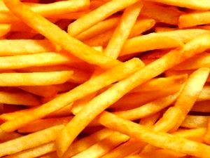 Quantas calorias em 1 Pequena (4,5 Cm - 6 Cm De Diâmetro, Cru) Produto Batatas Fritas Caseiras?