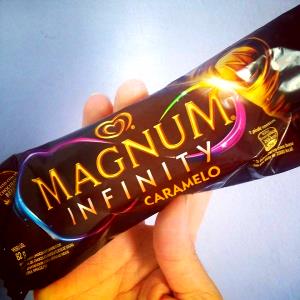 Quantas calorias em 1 picolé (82 g) Magnum Infinity?