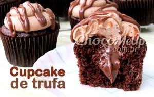 Quantas calorias em 1 Polegada Cúbica Cupcake de Chocolate com Cobertura Glacé ou Recheio?