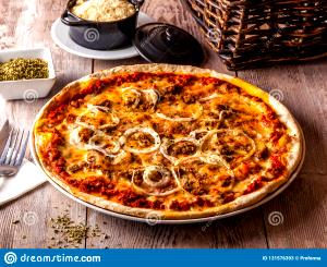 Quantas calorias em 1 Polegada Da Superfície Pizza com Carne e Vegetais?