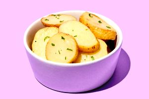 Quantas calorias em 1 porção (100 g) Batata Assada com Alho e Salsinha?
