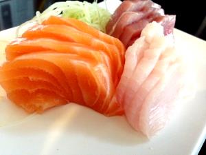 Quantas calorias em 1 Porção (112 G) Sashimi de Salmão?