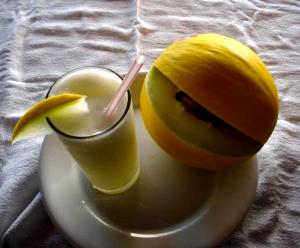 Quantas calorias em 1 Porção (119 G) Suco de Melão?