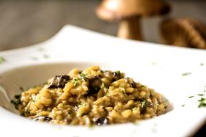 Quantas calorias em 1 porção (120 g) Risoto de Funghi?