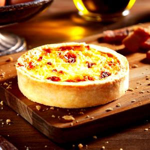 Quantas calorias em 1 porção (130 g) Quiche Lorraine?