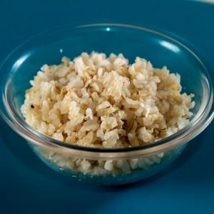 Quantas calorias em 1 Porção (141 G) Arroz Integral Instantâneo?