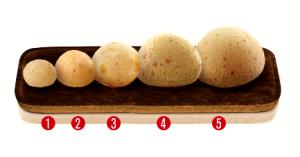 Quantas calorias em 1 porção (15 g) Pão de Queijo?