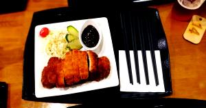 Quantas calorias em 1 Porção (150 G) Tonkatsu?