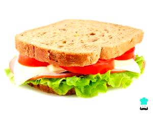 Quantas calorias em 1 Porção (155 G) Sanduíche de Presunto e Queijo com Manteiga e Alface?