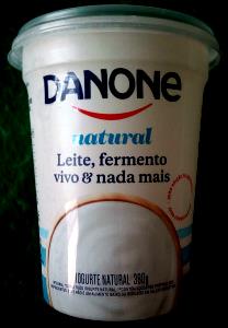 Quantas calorias em 1 porção (200 g) Iogurte Natural?