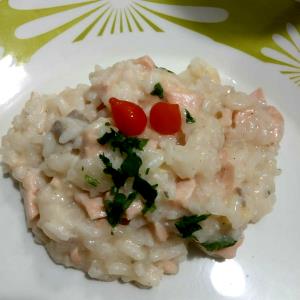 Quantas calorias em 1 porção (200 g) Risoto de Salmão e Espinafre?