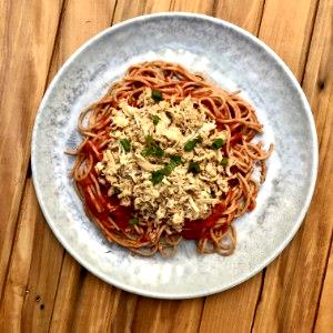 Quantas calorias em 1 porção (200 g) Spaguetti Integral com Frango?