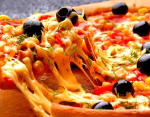 Quantas calorias em 1 Porção (210 G) Pizza de Queijo com Vegetais?
