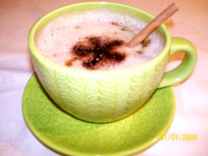 Quantas calorias em 1 porção (240 ml) Cappuccino Cremoso Light (Grande)?